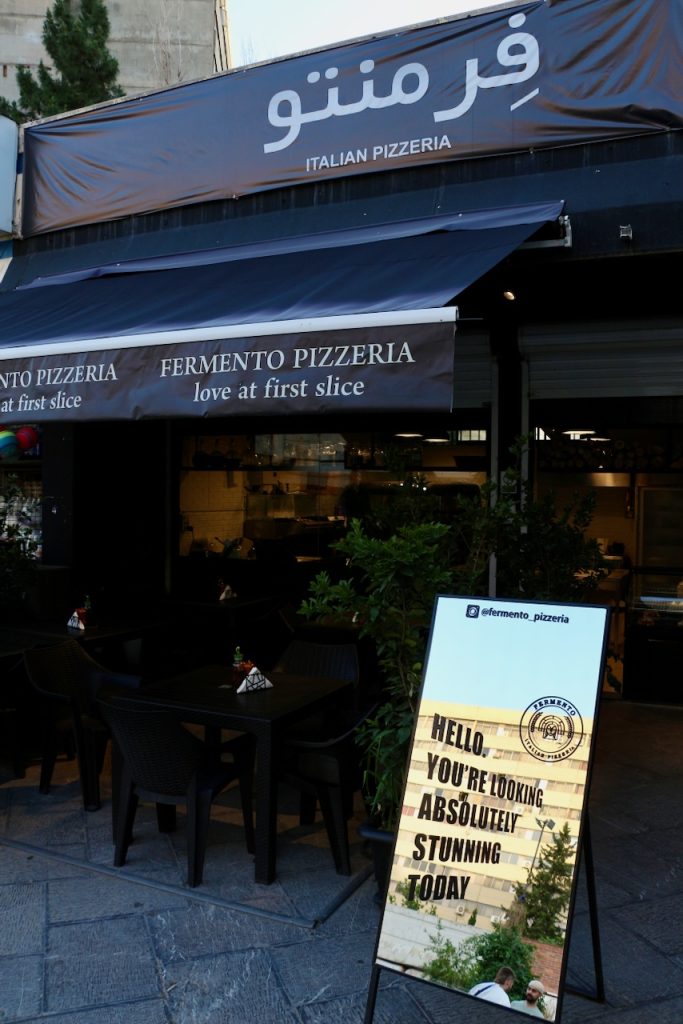 میزهای بیرونی پیتزا فرمنتو